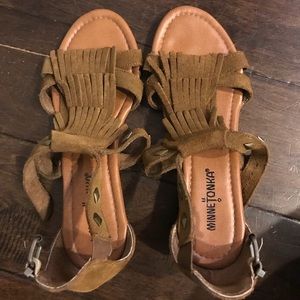 MINNETonka sandals size 7.5